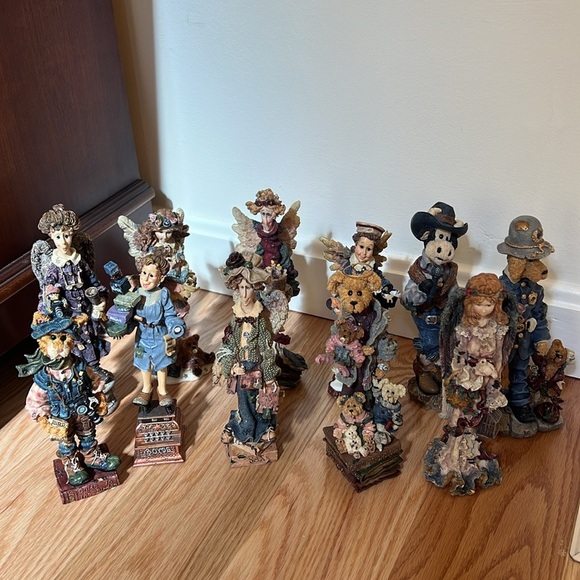 Boyd’s Bears and friends The folkstone collection set of 11 assorted pieces.